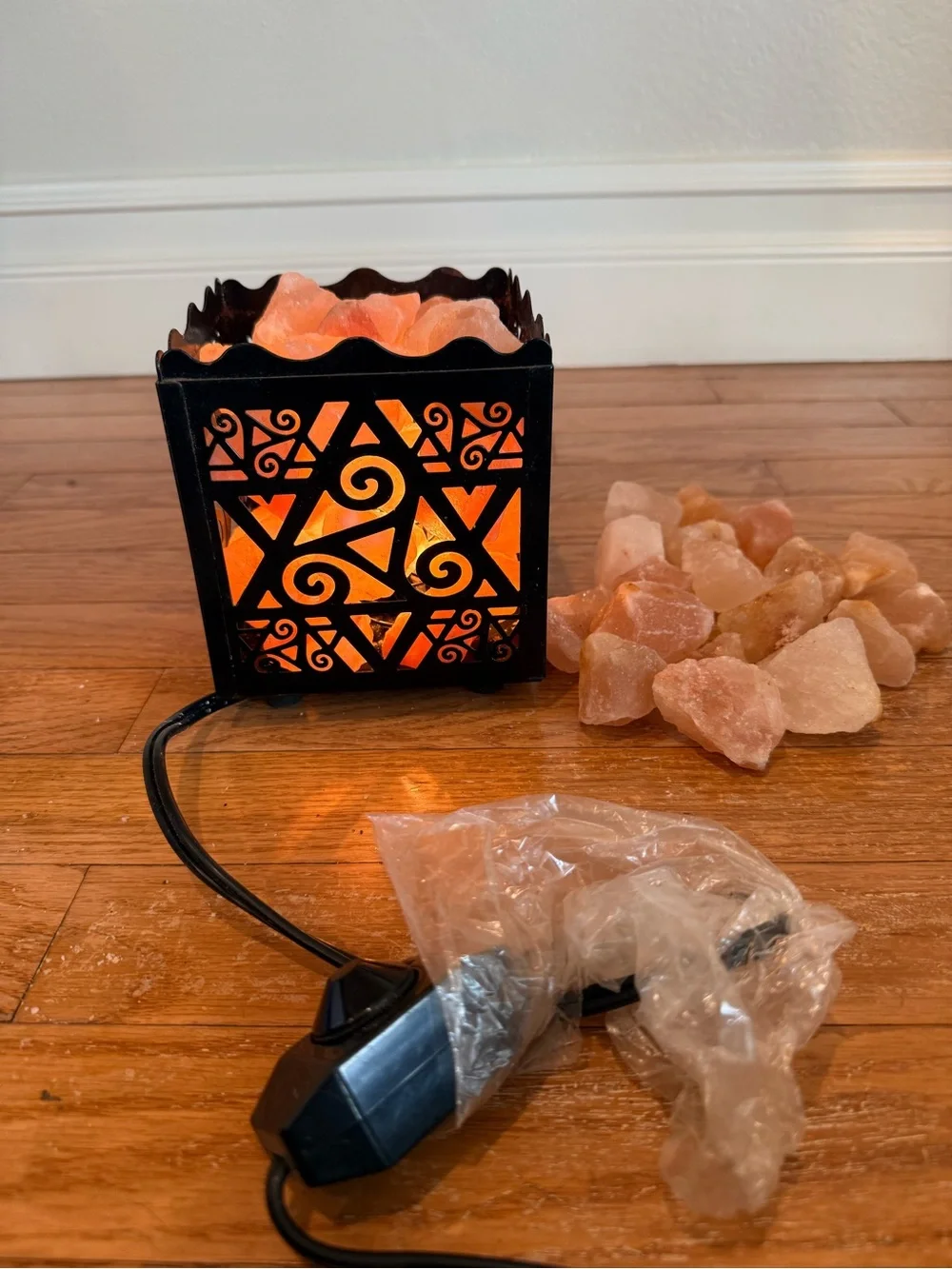 Pink Himalayan Sea Salt Rock Diffuser Metal Lamp-Triskele Design - Tested/Works